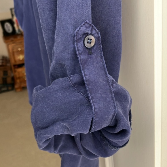 Francesca’s Blouse with embroidered cactus pockets & split back shirttail detail - Picture 4 of 6